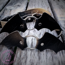 Batwing collar
